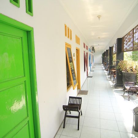 Hotel Boegenviel Syariah Lamongan Exteriör bild